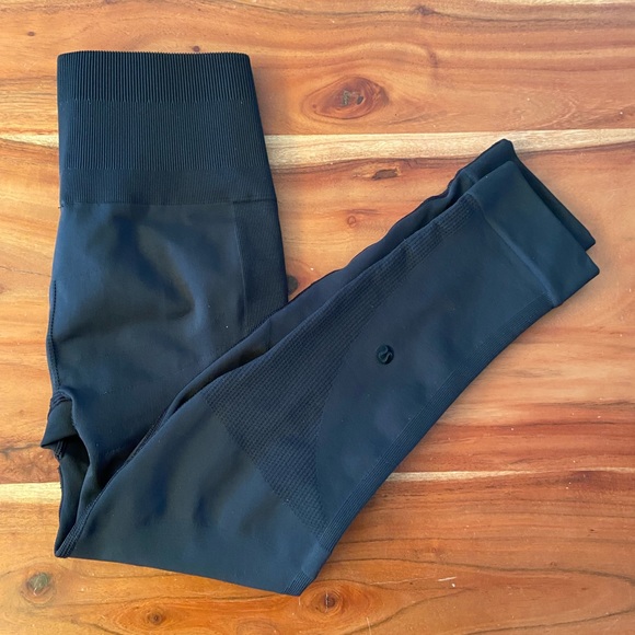 Lululemon High Rise Crop Legging - Picture 1 of 4